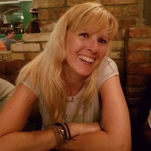 Meet your Posher, Claudia